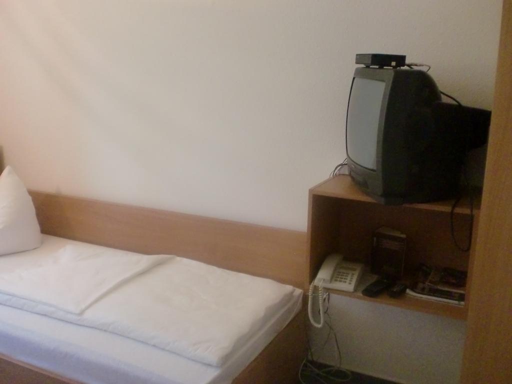 Hotel & Restaurant "Zum Firstenstein" Konigshain Habitación foto